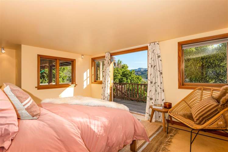 8 Ngaio Lane Charteris Bay_6