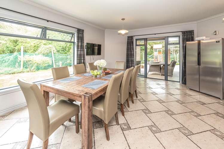 29 Lithgow Drive Otamatea_19