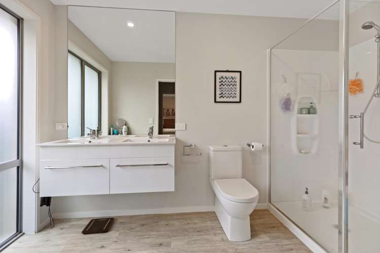 128 Puhirake Crescent Pyes Pa_16