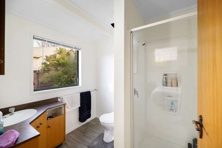 8 Avalon Crescent Fernhill/Sunshine Bay_17