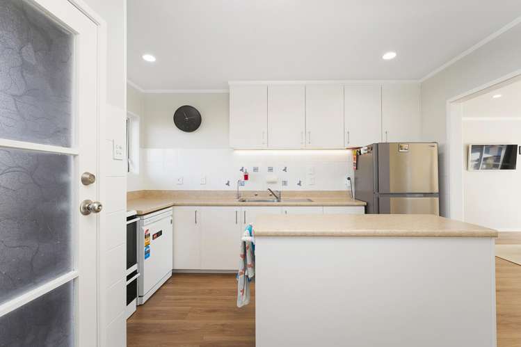 2/219 Edmonton Road Te Atatu South_9
