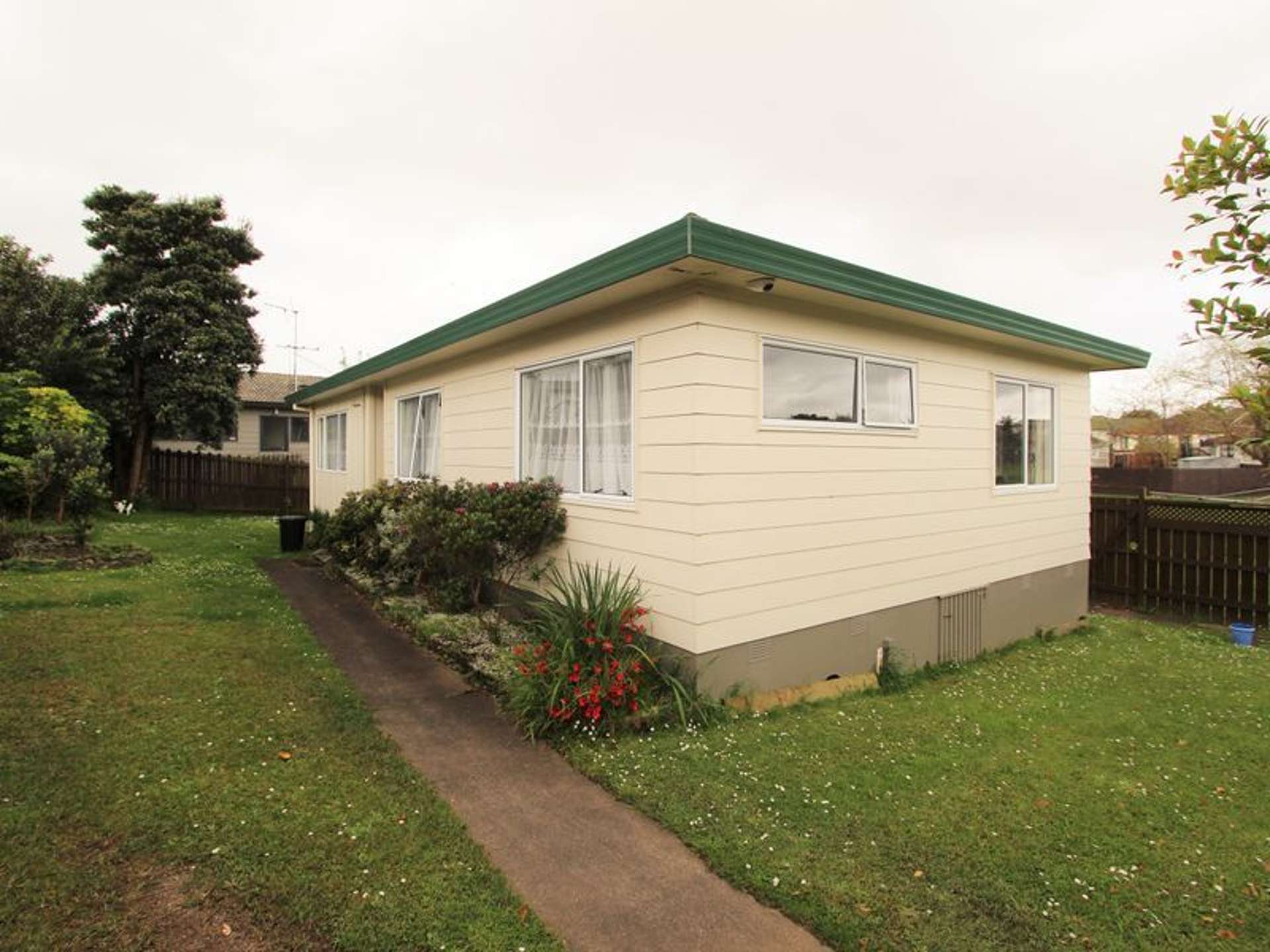 2/65 Etherton Drive Manurewa_0