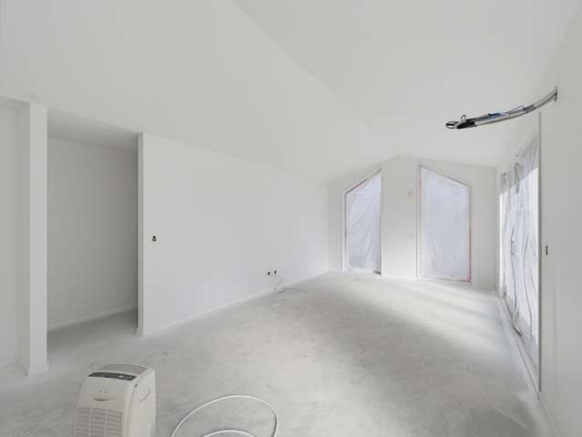 Fully turn key- H & L package - Stunning 4bedroom