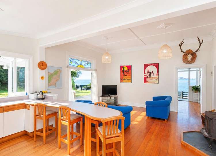 165 Beach Road Tokomaru Bay_12