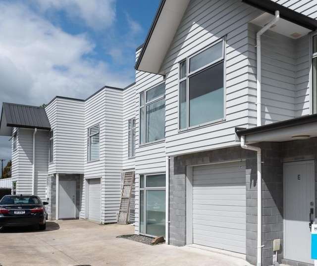 215F Massey Street 1067_1