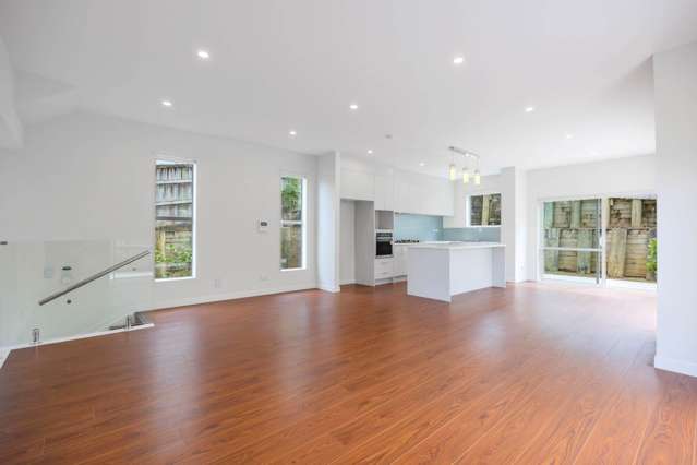5 bedroom and 2 bathrooms at Forresthill