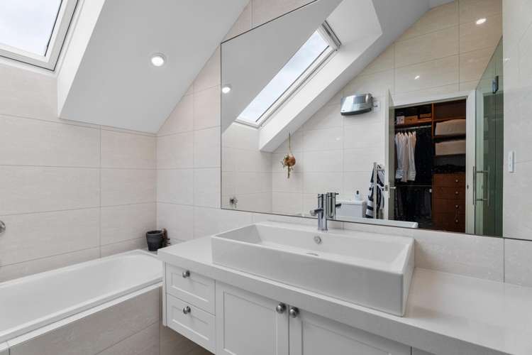 16 Golf Road Epsom_19