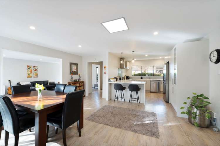 70A Tirimoana Road Te Atatu South_32