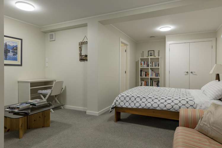 26 Kiwi Street Bird Area_20