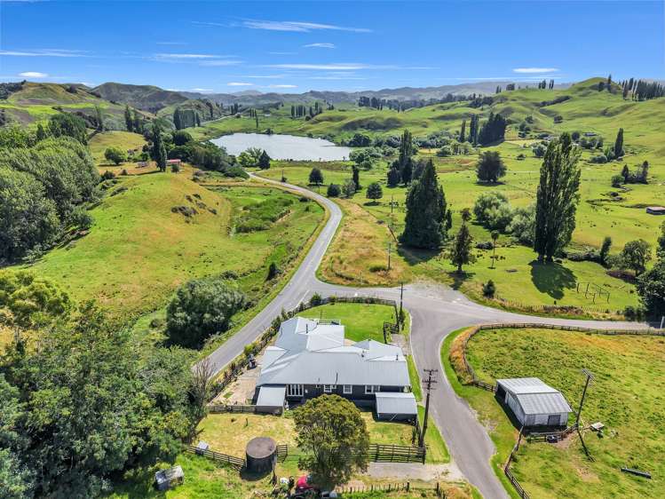 2 School Road Tiniroto_14