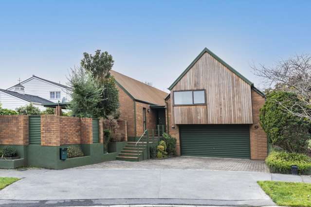1970s' Architecture = Big on Space, Bold on Style!