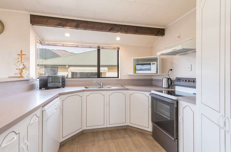 33 Washbourn Drive Richmond_18