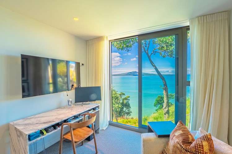 1 and 2, 48A Seacliffe Avenue Belmont_9