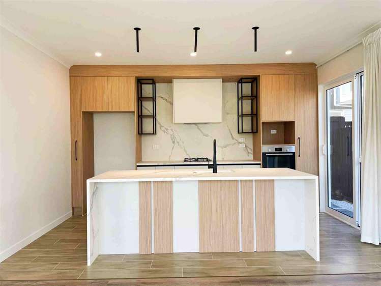 2 Longview Oak Lane Papakura_7