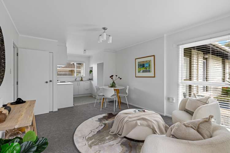 2/4 Keldale Place Forrest Hill_3