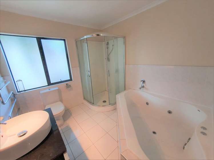 9 Parkvale Grove Te Atatu Peninsula_11