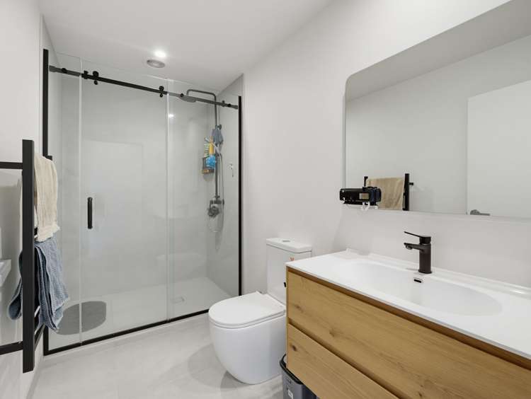 1E Stott Avenue Birkdale_11
