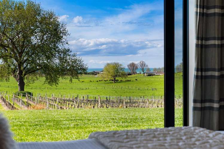 25 Side Road Haumoana_18