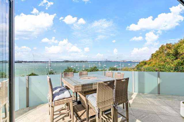 Northcote Point 4 Bedroom Home with Stunning views