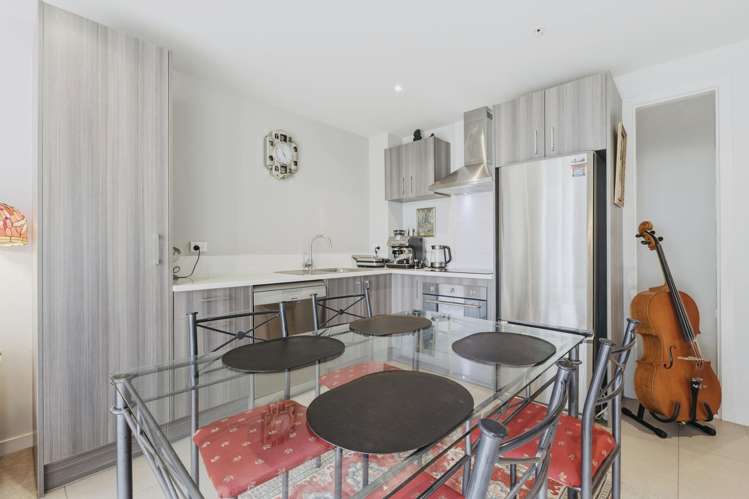 207/3 Rose Garden Lane Albany_2