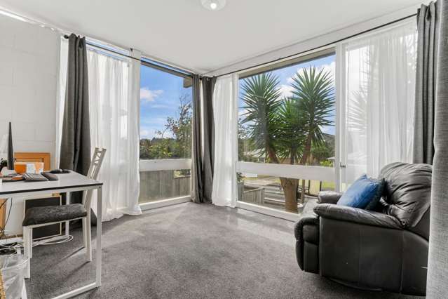 21 Lawrence Cresent Hill Park_2