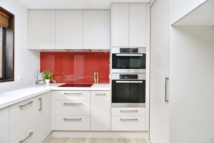 22d Yellowstone Crescent Burwood_5