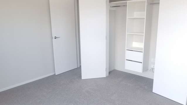 2/30 West Coast Road Glen Eden_3