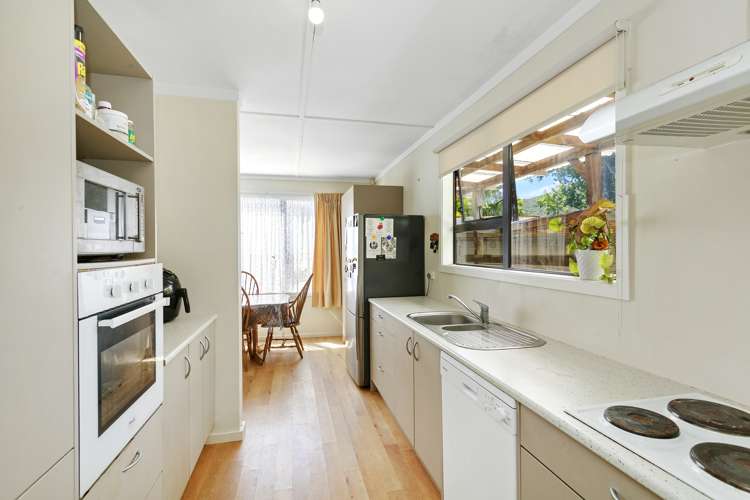 72 Waddington Drive Naenae_5