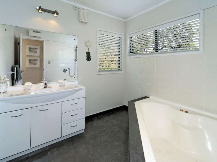 111 Daffodil Street Titirangi_16