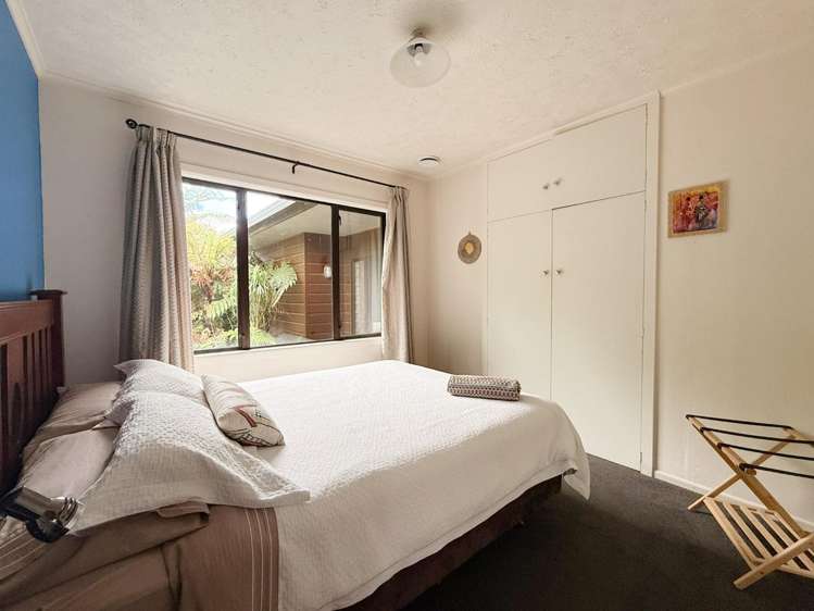 54 Hinekura Avenue 11210_15