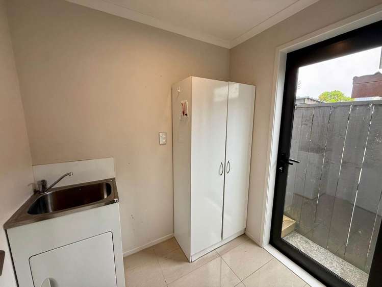 8 Hirimate Place Flat Bush_9