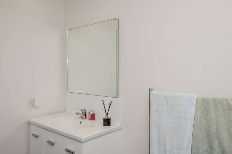 11/90 Customhouse Street Gisborne_6