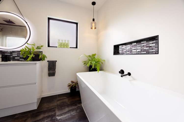 402 Park Road South Akina_17