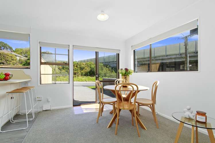 55A Collins Avenue Tawa_7