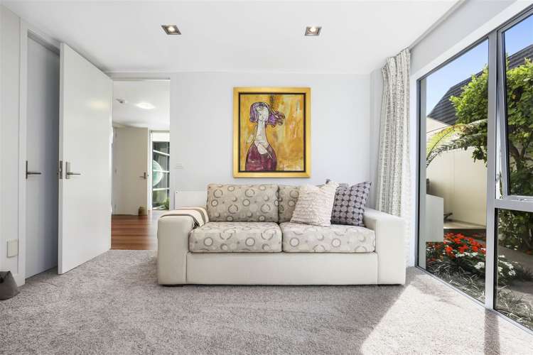 169 Lake Crescent Hamilton Lake_18