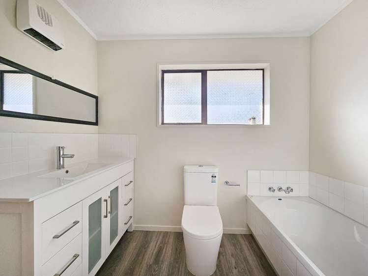 18 Regency Crescent Redwood_7