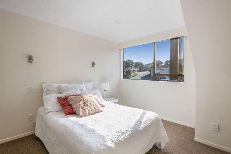 40 Akaroa Drive Maupuia_13