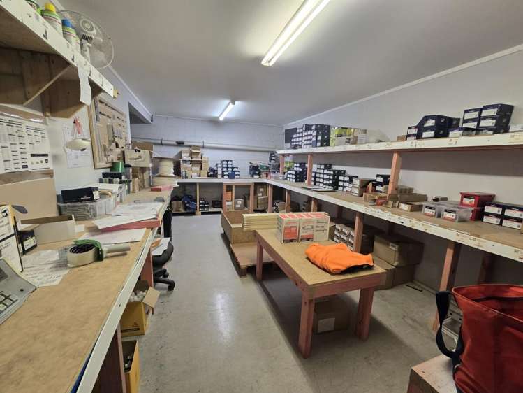 71 Montgomery Crescent Clouston Park_2