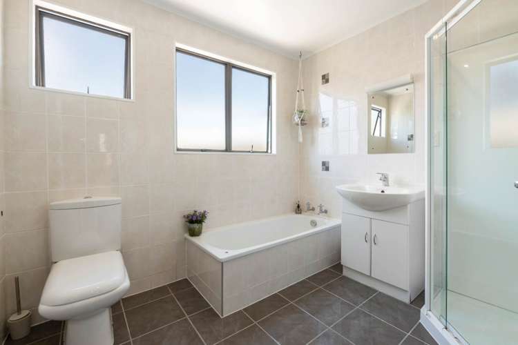 1/7 Athena Drive Totara Vale_17