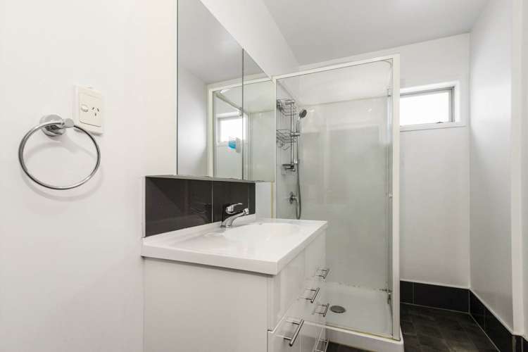 13/4 Ambrico Place New Lynn_11