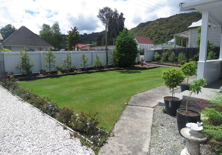 47 Shiel Street Reefton_13