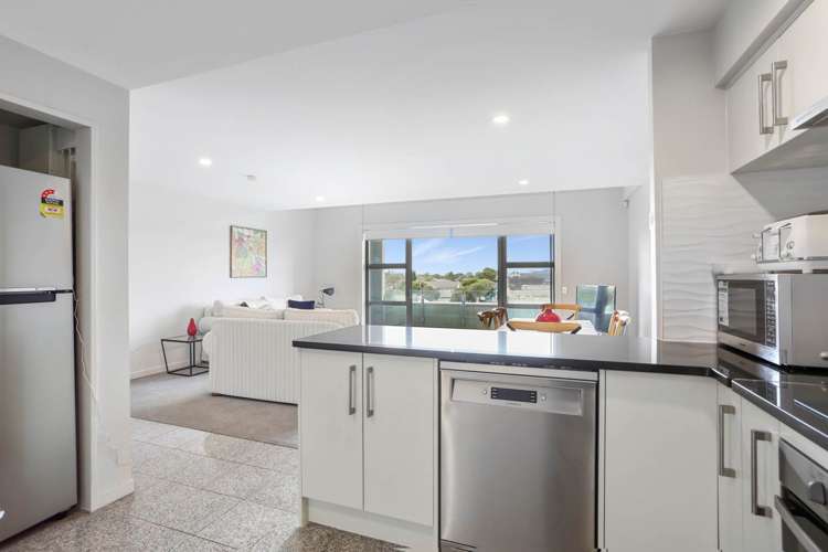 2a/1c Queen Mary Avenue Epsom_9