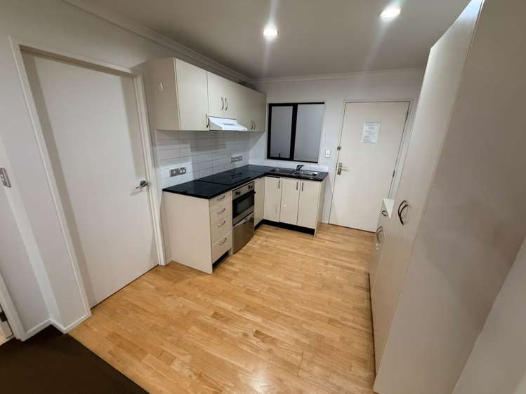 Queen's Lodge 176 Broadway Newmarket_9
