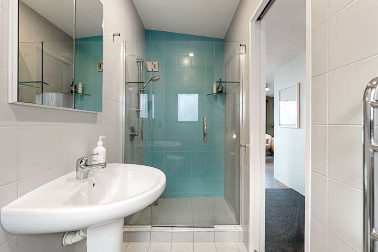 249 Queens Drive Lyall Bay_8