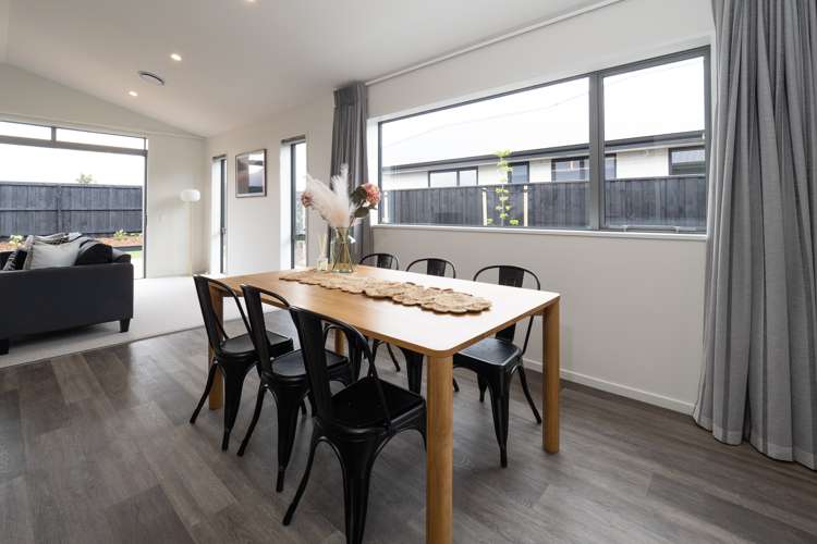 6 Strowan Avenue Elgin_8