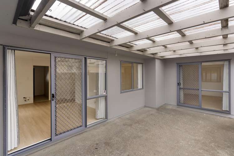 34 Frank Bunce Grove Flat Bush_13