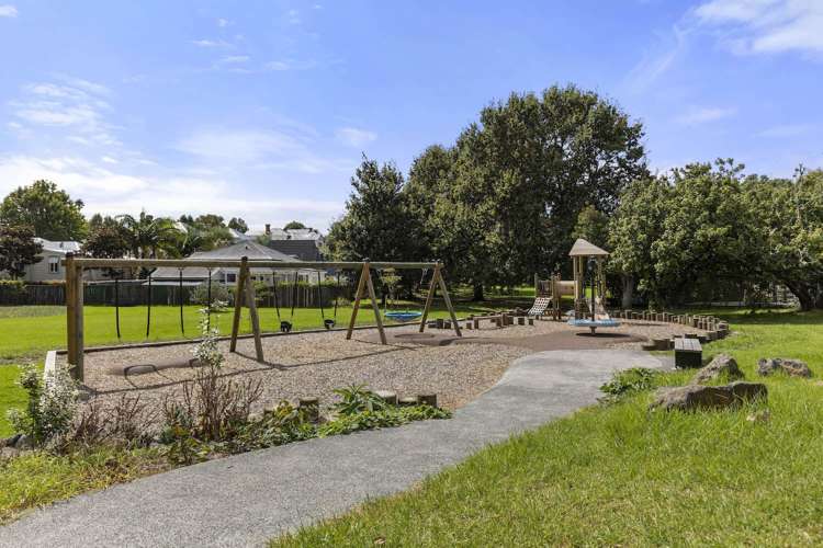 24 Shoal Bay Road Devonport_17