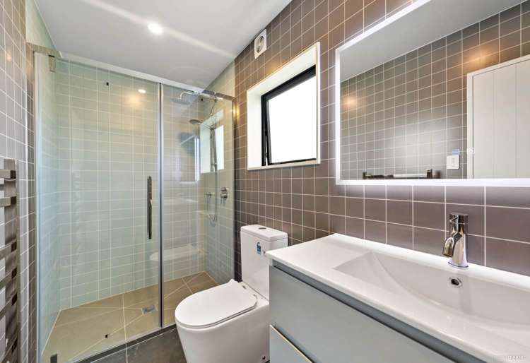 11D Rene Place Sunnyhills_6