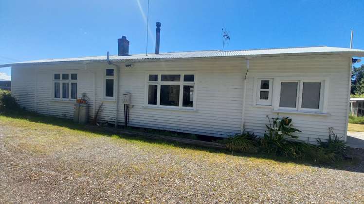 11,13 Birch Street Tuatapere_25