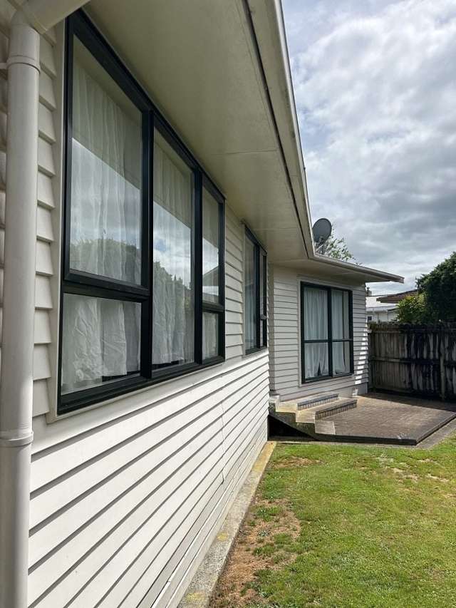 3-Bedroom Family Home in Papakura - LAWNS INCLUDED
